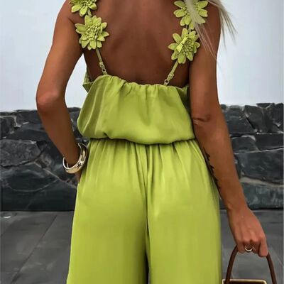 V领纯色收腰吊带连体裤V-neck solid color waist strap jumpsuit