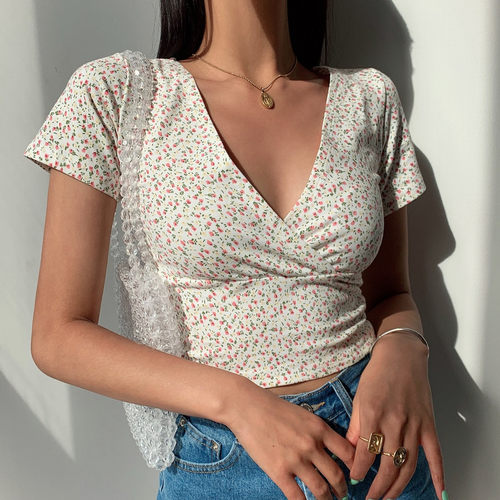 Floral V-Neck Casual Crop T-Shirt碎花 V 领休闲露脐短款 T 恤