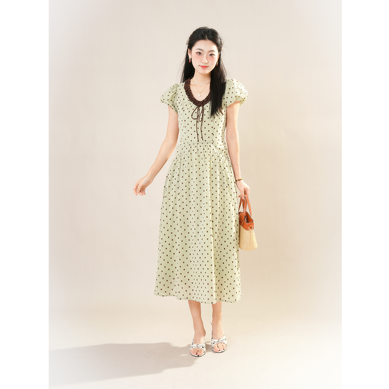 法式气质波点连衣裙女2025夏季新款V领荷叶边收腰泡泡袖口袋长裙