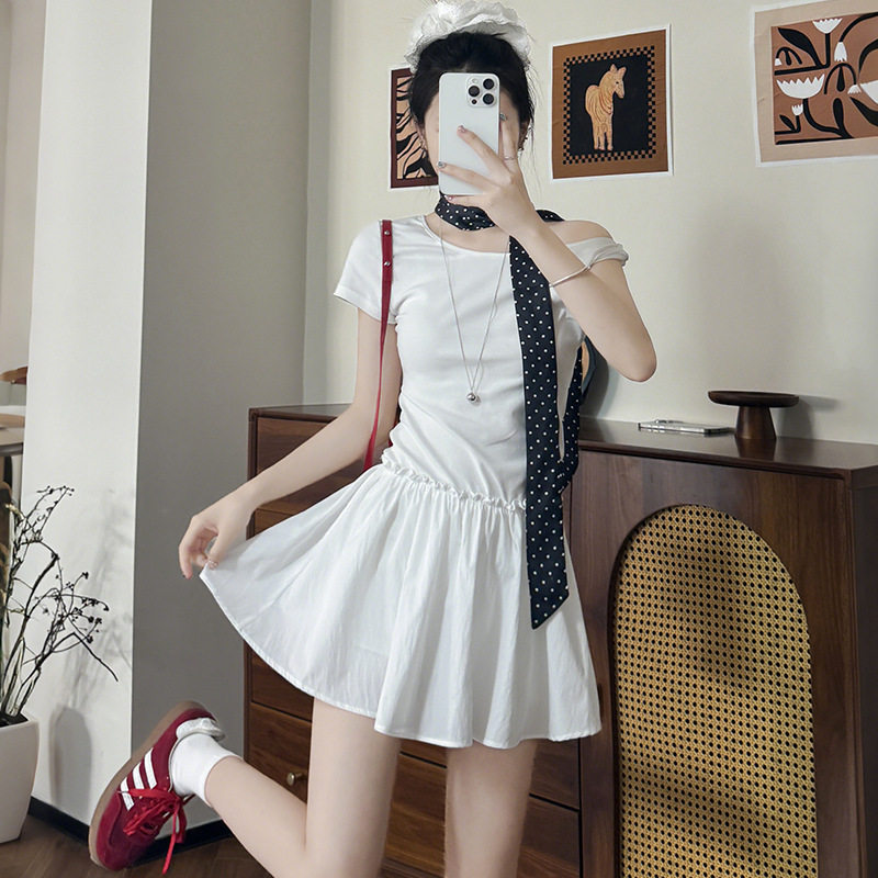 韩系斜肩短袖连衣裙女夏季薄款设计感a字半身裙小个子甜辣风短裙