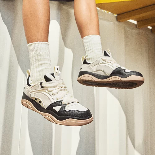 Lining/李宁男女同款情侣款秋冬增高面包鞋软弹舒适板鞋AGCU361