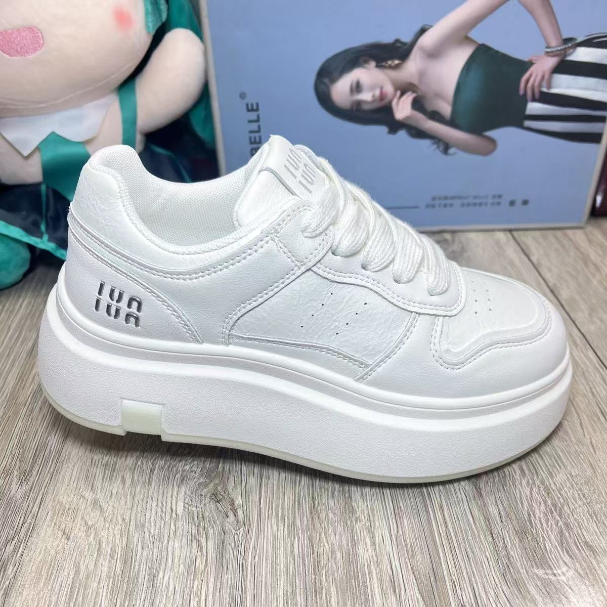 厚底牛皮小白鞋女鞋2025新款百搭运动休闲鞋增高系带轻便系带板鞋