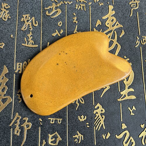 泗水帝王黄将军黄砭石刮痧板收藏帝王黄头疗梳多功能全身通用手链