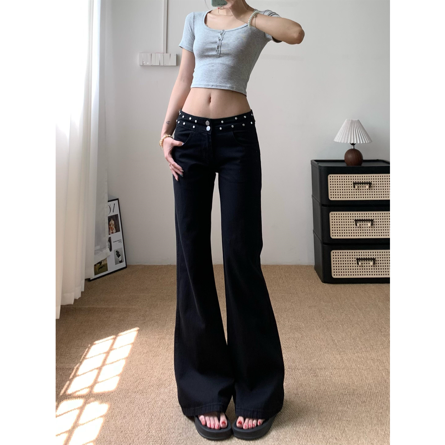 小个子低腰铆钉微喇显瘦牛仔裤图片