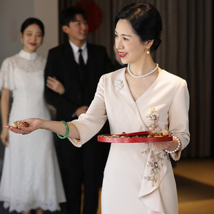 漫缘妈妈婚宴礼服香槟色2023夏气质年轻款 结婚喜婆婆旗袍显瘦日常