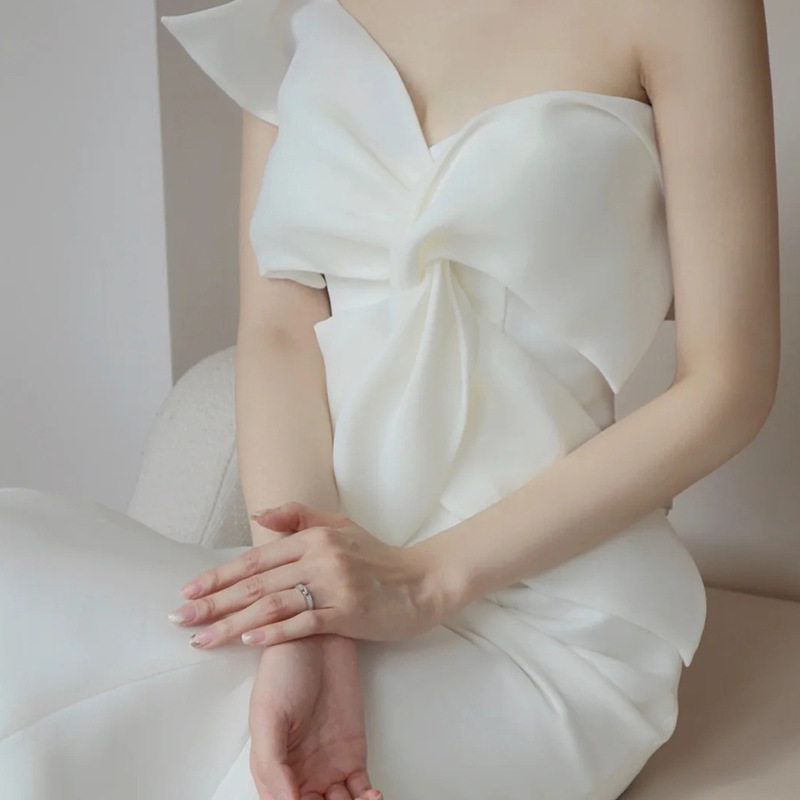 轻婚纱2021新款新娘法式修身显瘦鱼尾出门纱简约显瘦抹胸迎宾礼服