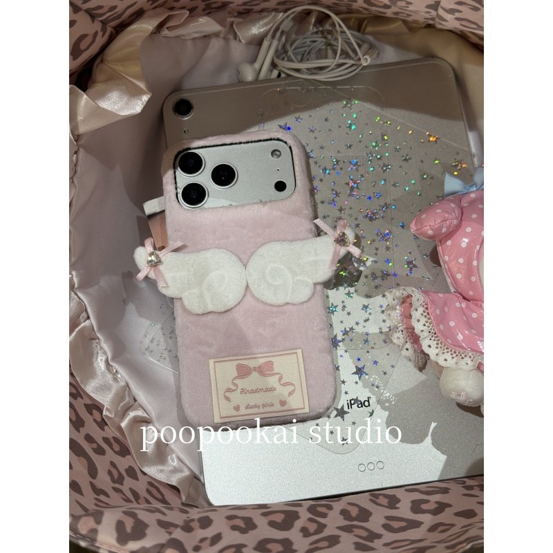 PooPookai秋冬粉色毛绒立体翅膀适用于苹果16/17promax/iPhone15pro手机壳女款14全包防摔13保护套