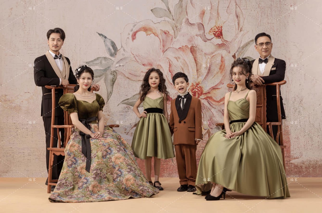 婚纱影楼正版六口全家福礼服家庭装影楼拍照高端服儿童摄影服装