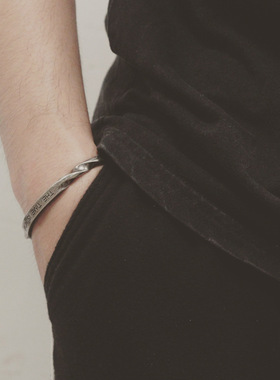 螺旋哑光磨砂黑色开口可调节手镯