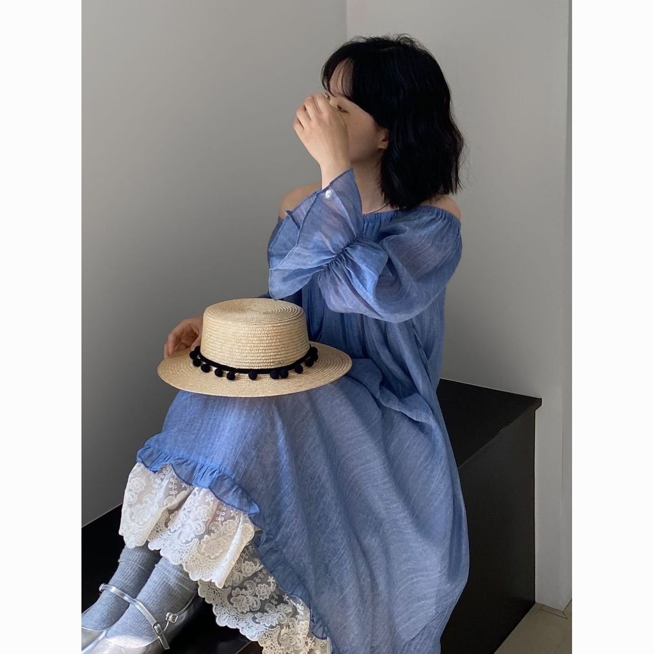 蓝色一字领两穿连衣裙女夏慵懒风蕾丝拼接大裙摆海边度假风长裙子
