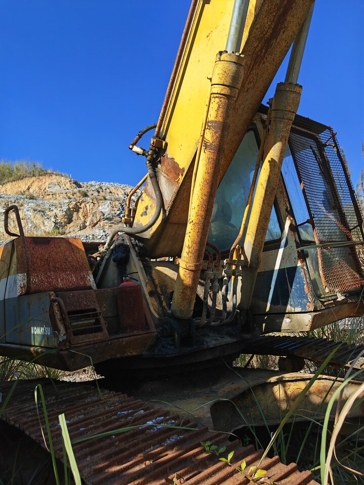 5月8日云浮某公司在龙窝坑石场的挖掘机5台网络拍卖公告