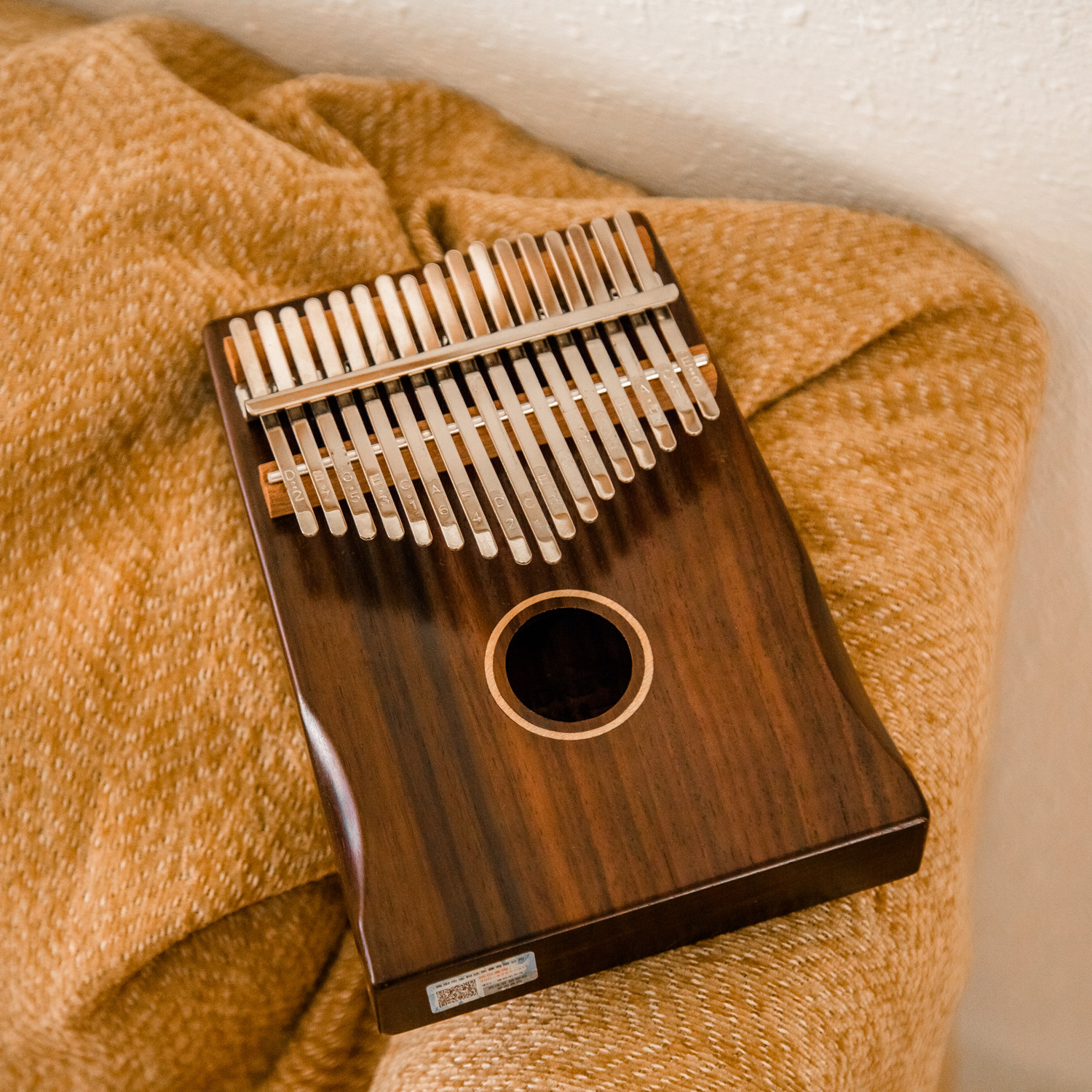 玫瑰木硬度高，声音好，稀有木材