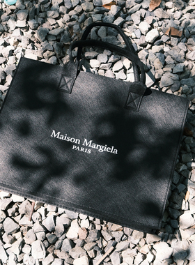 潮牌马吉拉黑色毛毡托特包大号多功能手拎斜挎包礼品袋伴手礼icon