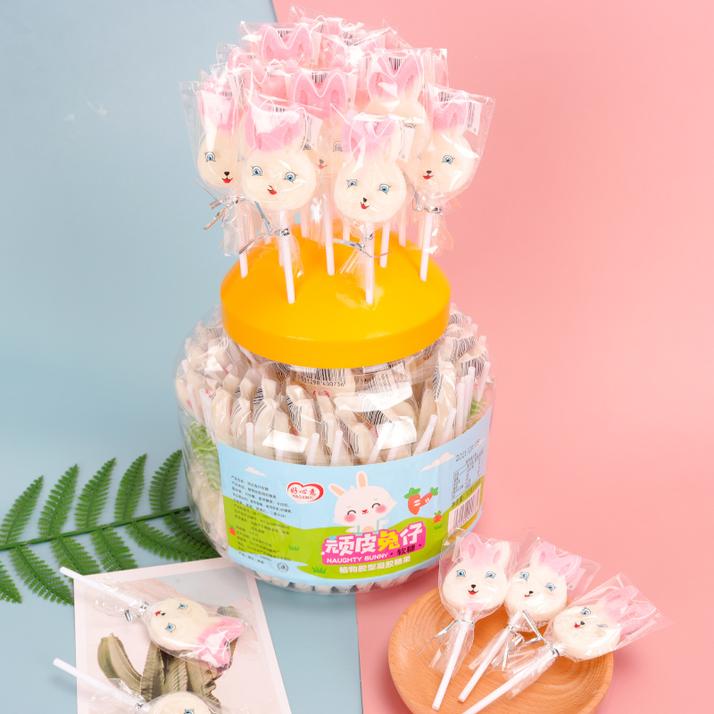 小兔子软糖棒棒糖休闲零食卡通糖果儿童零食12克一支100支一罐装