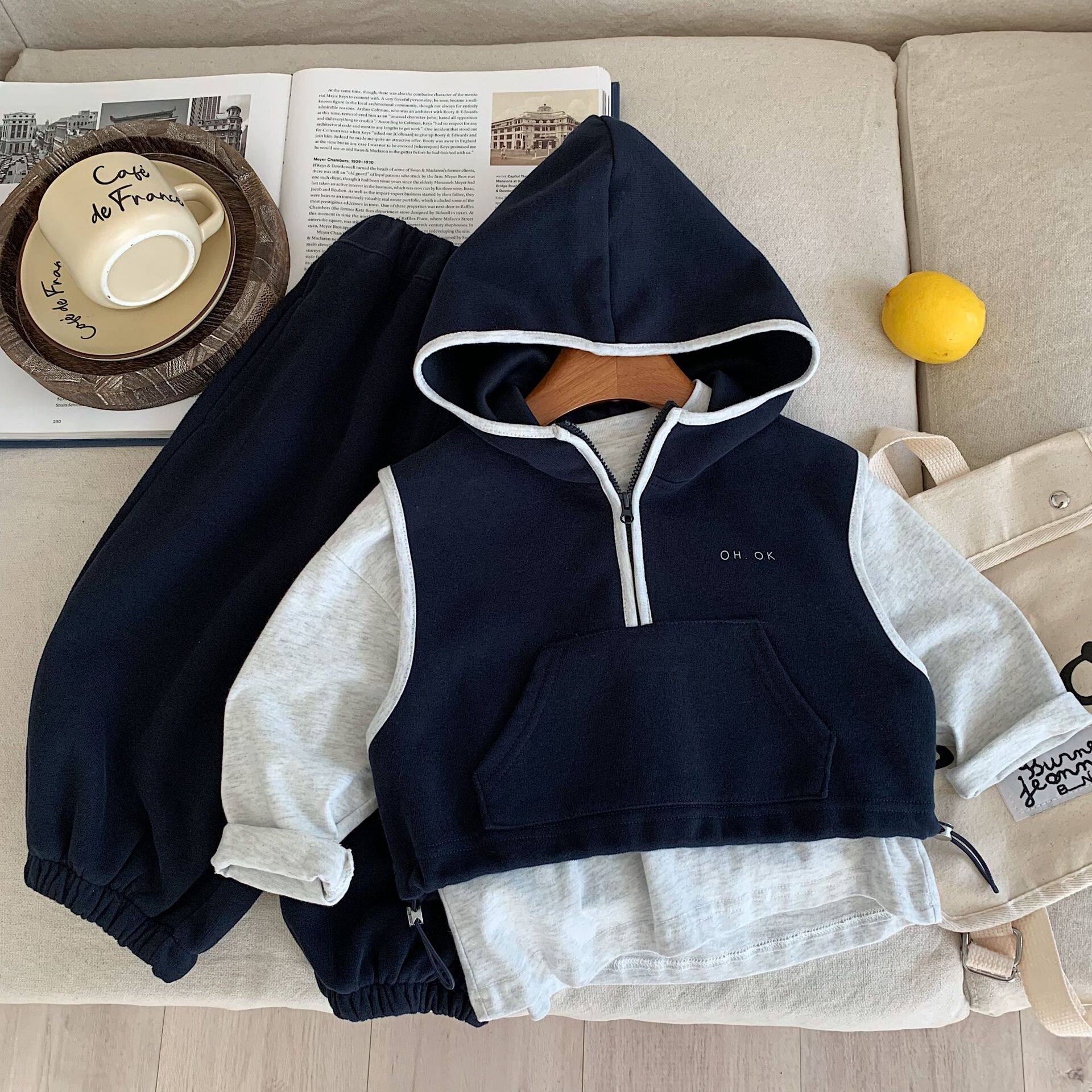 男童黑色连帽马甲卫衣三件套2026秋款男宝宝早秋套装纯棉T恤长裤