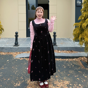 微胖韩系复古木耳边打底刺绣丝绒吊带裙套装 两件套裙子 女胖mm大码