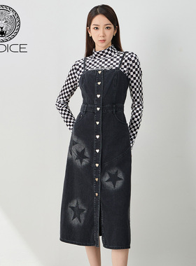kodice秋冬新品女装黑色纯棉吊带裙牛仔裙印花修身纽扣连衣裙子