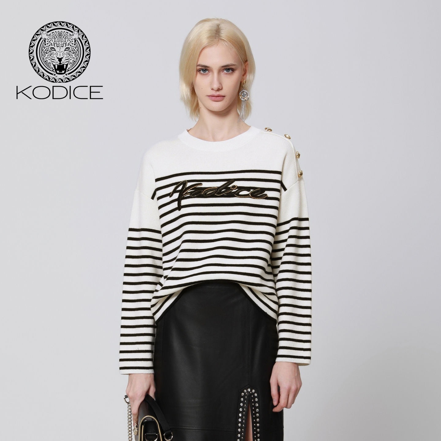 kodice黑白条纹圆领刺绣针织衫