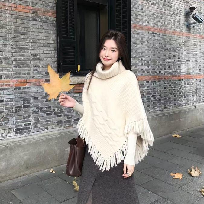 米白高领流苏披肩斗篷女麻花针织宽松氛围感秋冬装外搭套头毛衣女