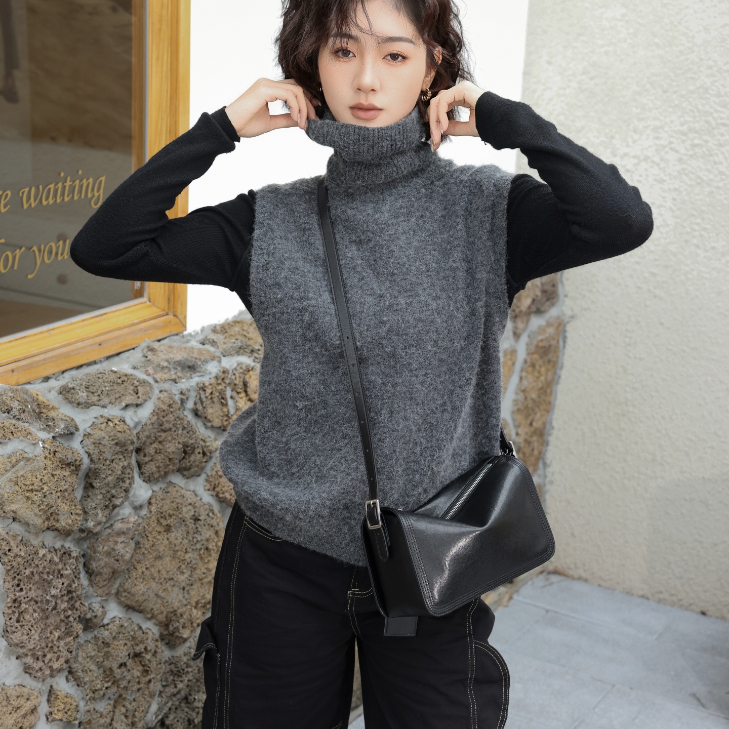 【梦诗家】2025新款宽肩带枕头包包女真皮简约单肩斜挎波斯顿女包