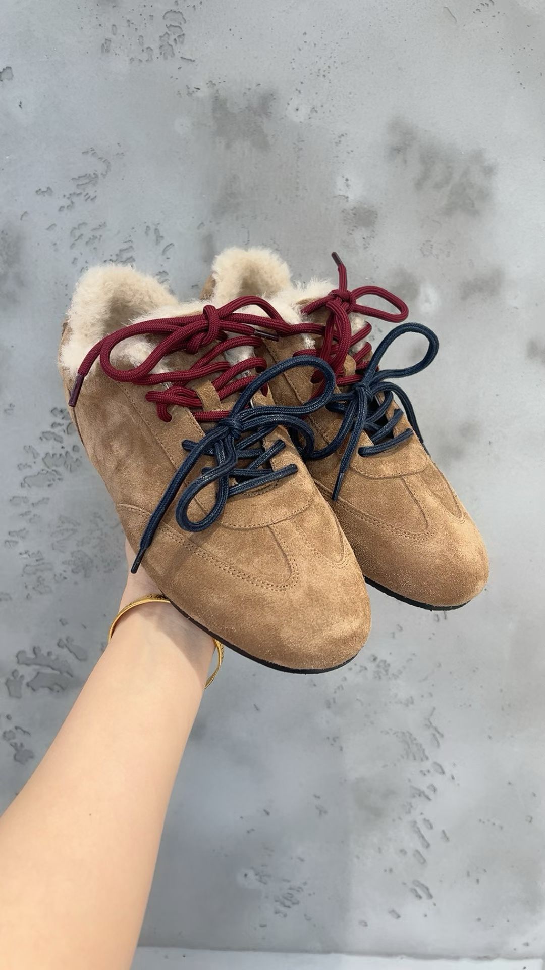 欧洲站欧货真皮女鞋2025冬季新款时尚百搭舒适加绒保暖毛毛鞋球鞋