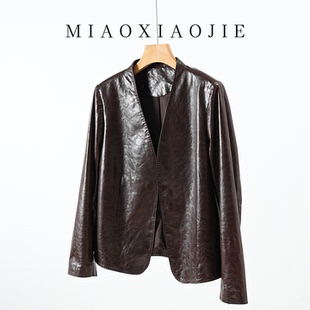 高级感油蜡真皮皮衣2025秋新款v领皮西装皮夹克绵羊皮短款外套女