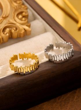 欧美油压条纹钛钢戒指金色