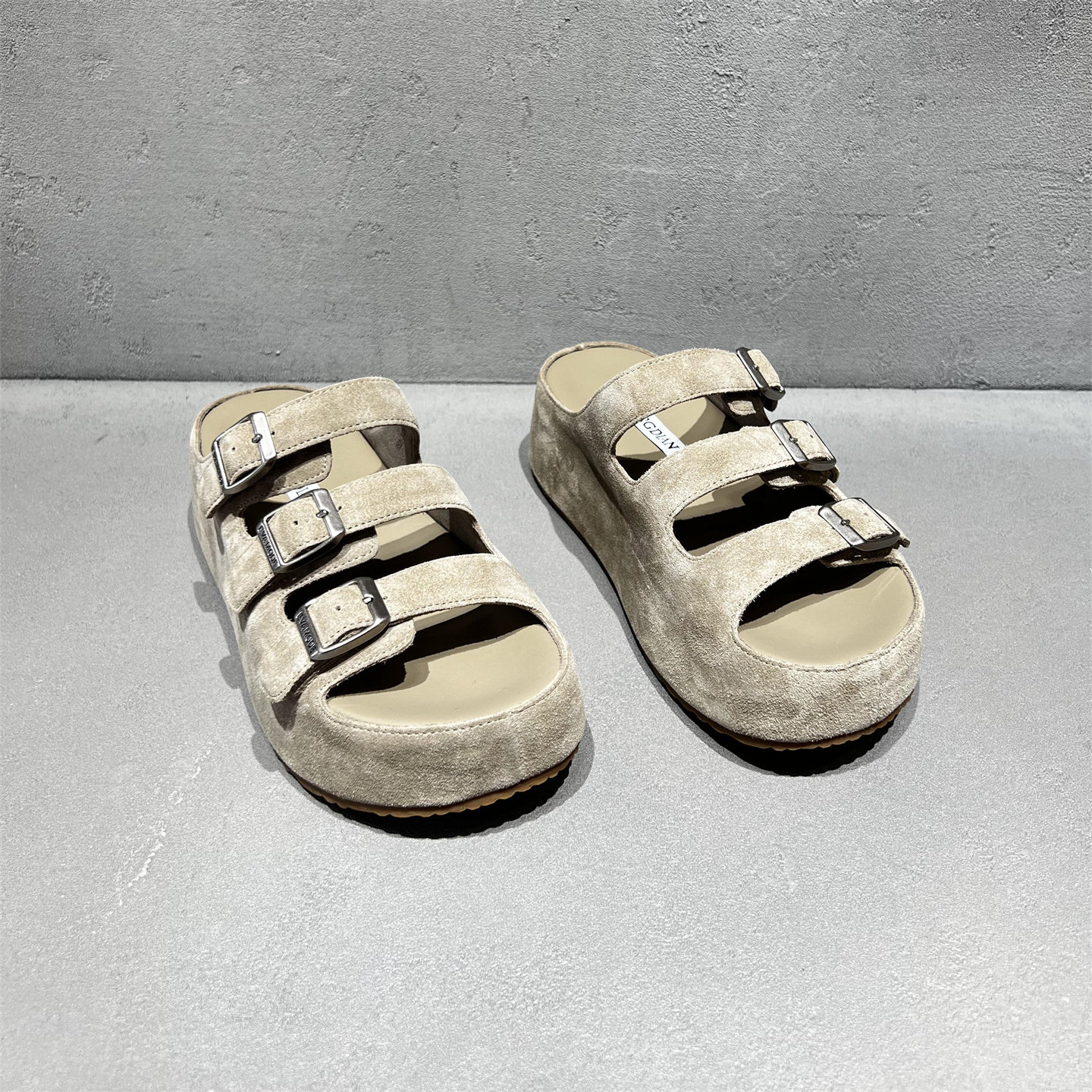 欧洲站女鞋2026夏新款欧货真皮扣带厚底增高一字拖凉鞋沙滩凉拖鞋