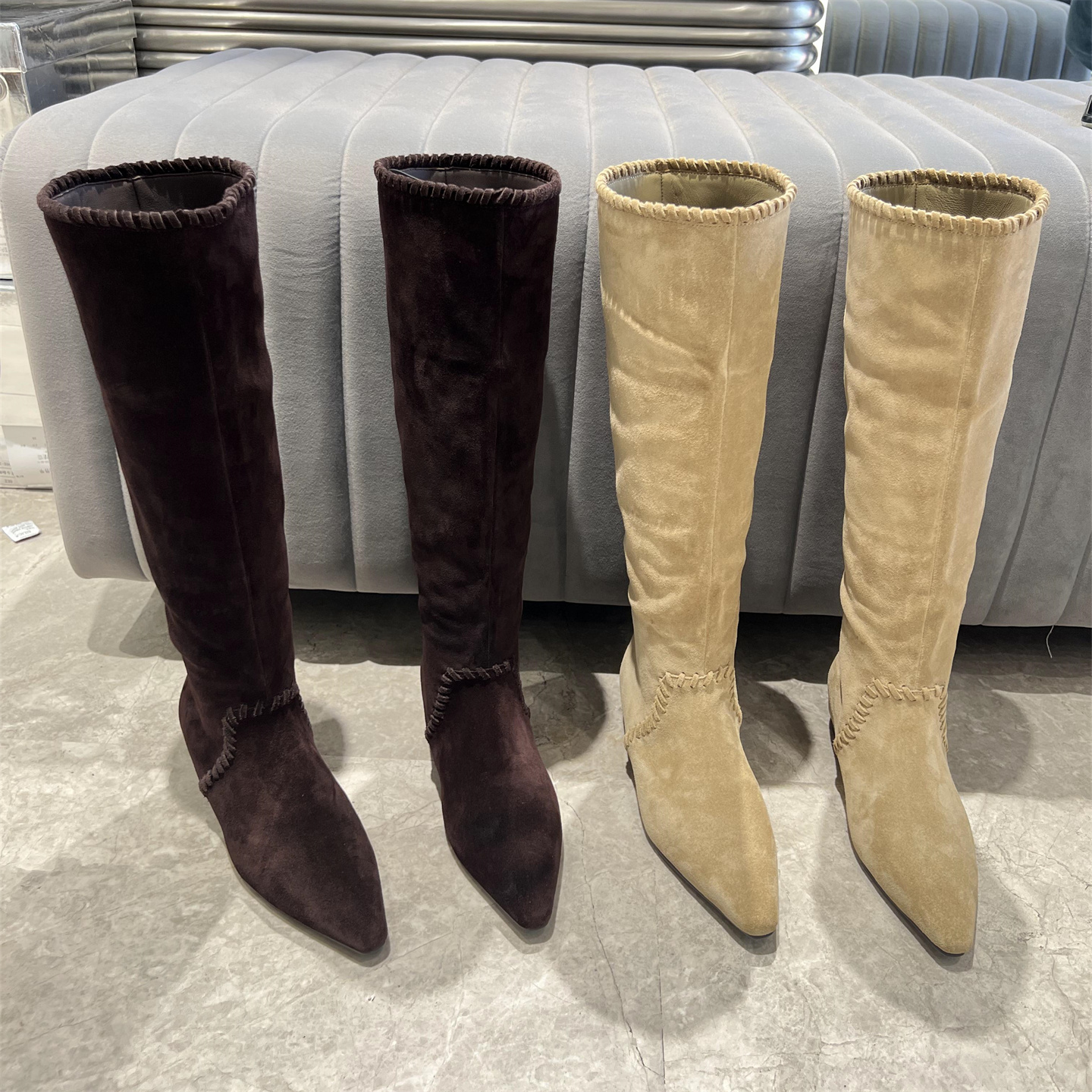 乐魔真皮尖头显瘦弹力靴高筒长靴