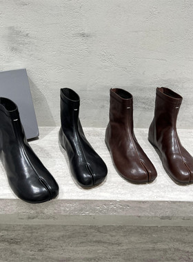 欧洲站女靴2025秋冬新款真皮后拉链平底分趾猪蹄鞋时尚短靴马丁靴