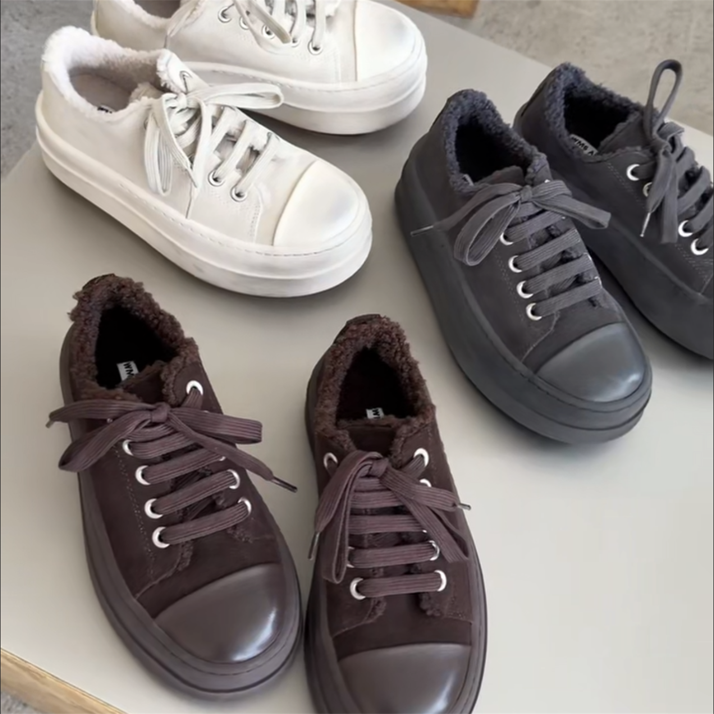 WM6女鞋2025冬羊毛保暖厚底板鞋