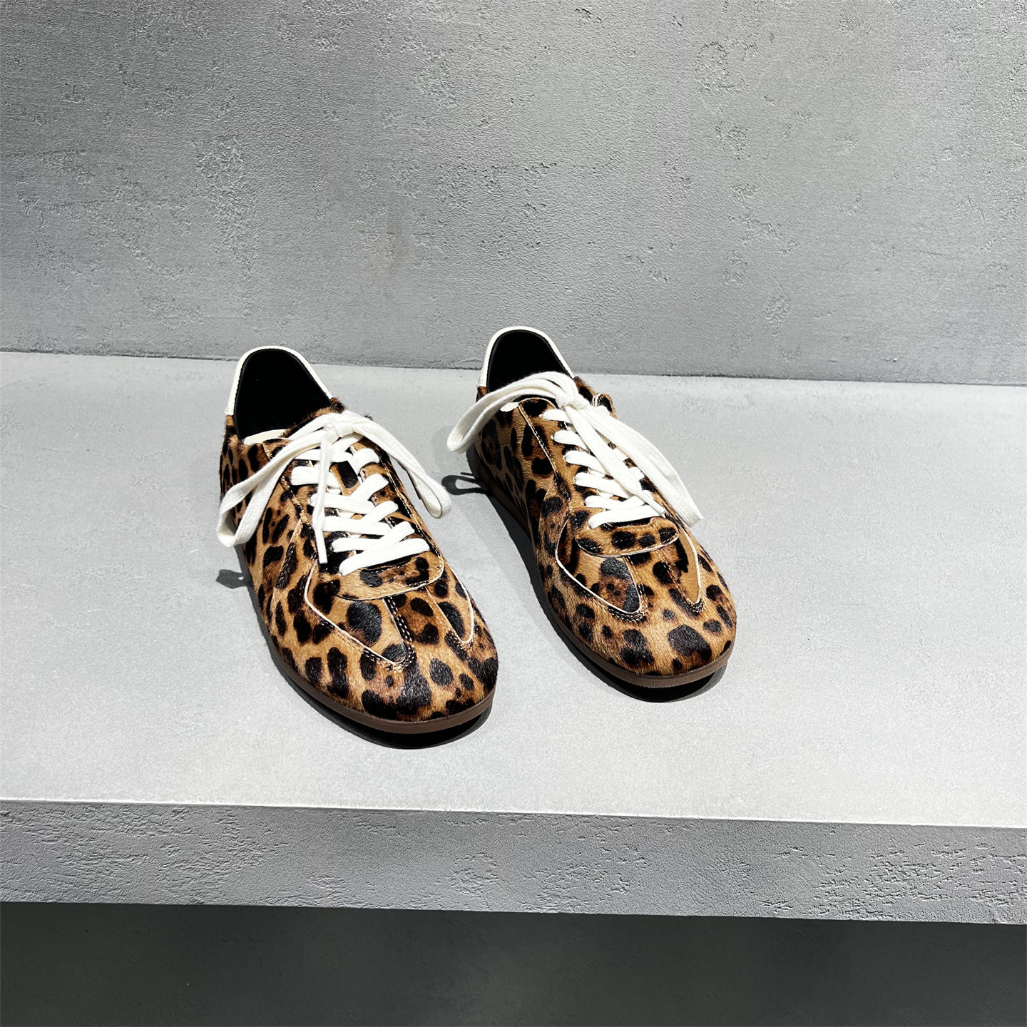欧洲站女鞋2026春新款欧货真皮系带平底百搭豹纹德训鞋休闲板鞋潮,女鞋,德训鞋,淘宝优惠券,粉丝福利购,淘宝优惠卷