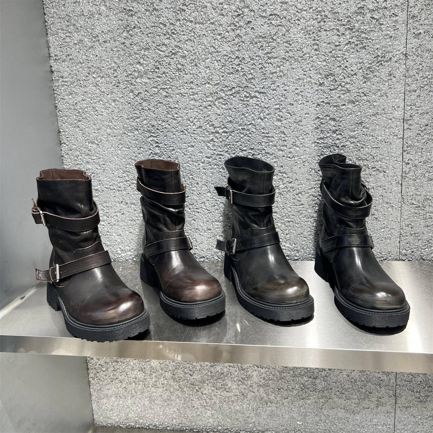 乐魔真皮厚底扣带全皮短靴马丁靴