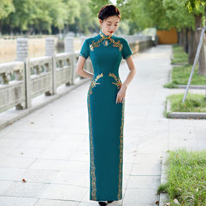 走秀表演旗袍2022新款年轻款高端气质舞台演出服日常中年妈妈大码