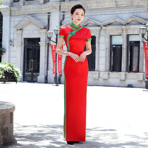2022新款走秀旗袍复古中国风舞台演出红色大码夏季妈妈婚宴礼服女