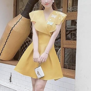 2022年早春新品女装V领无袖小众设计感修身连衣裙淑女风a字礼服裙