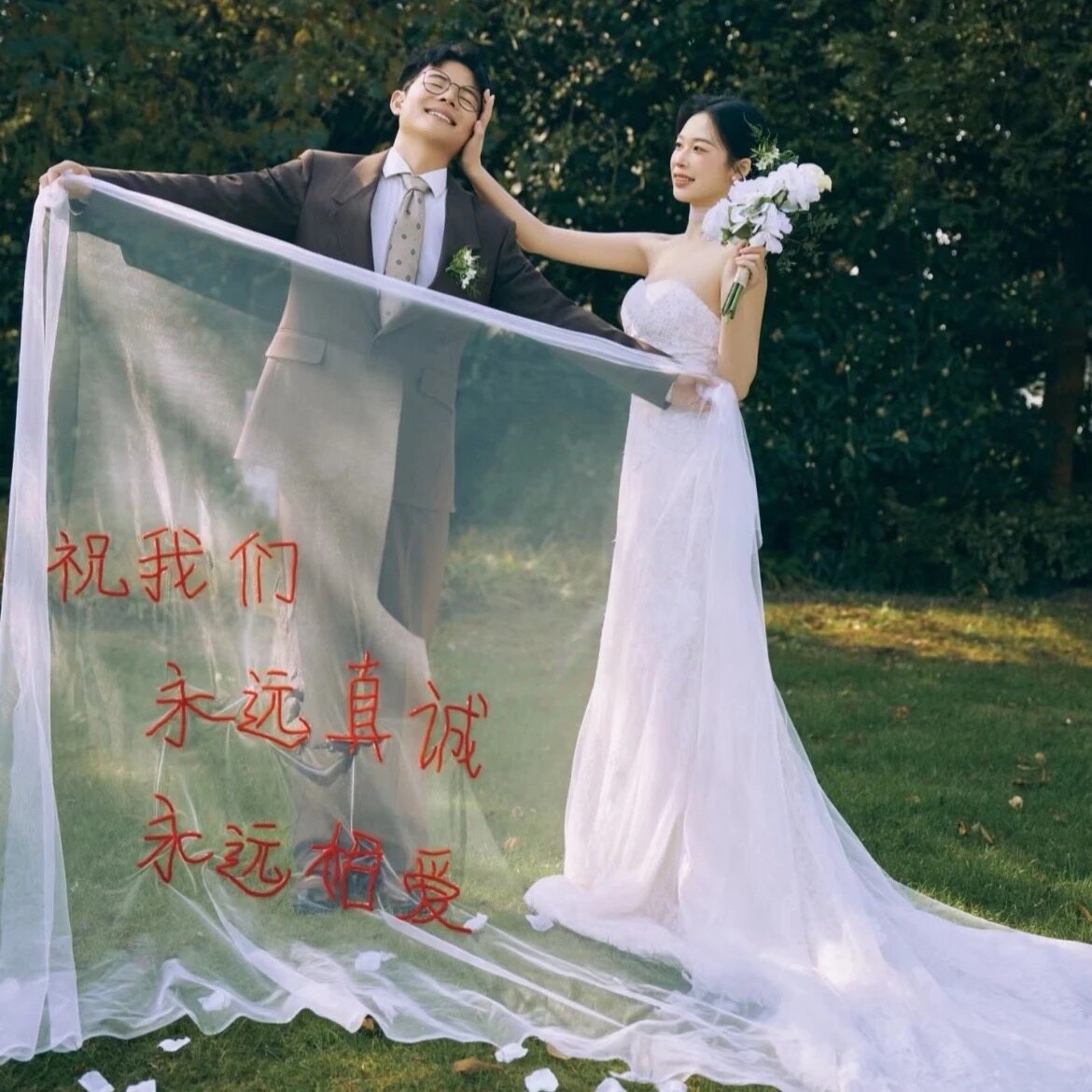 领证结婚拍照道具创意红字白纱婚纱照红毛线粘字头纱外景海景旅拍