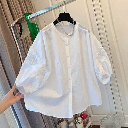 白色蕾丝拼接棉衬衫女七分袖2026夏季新款圆领大码宽松娃娃衫上衣