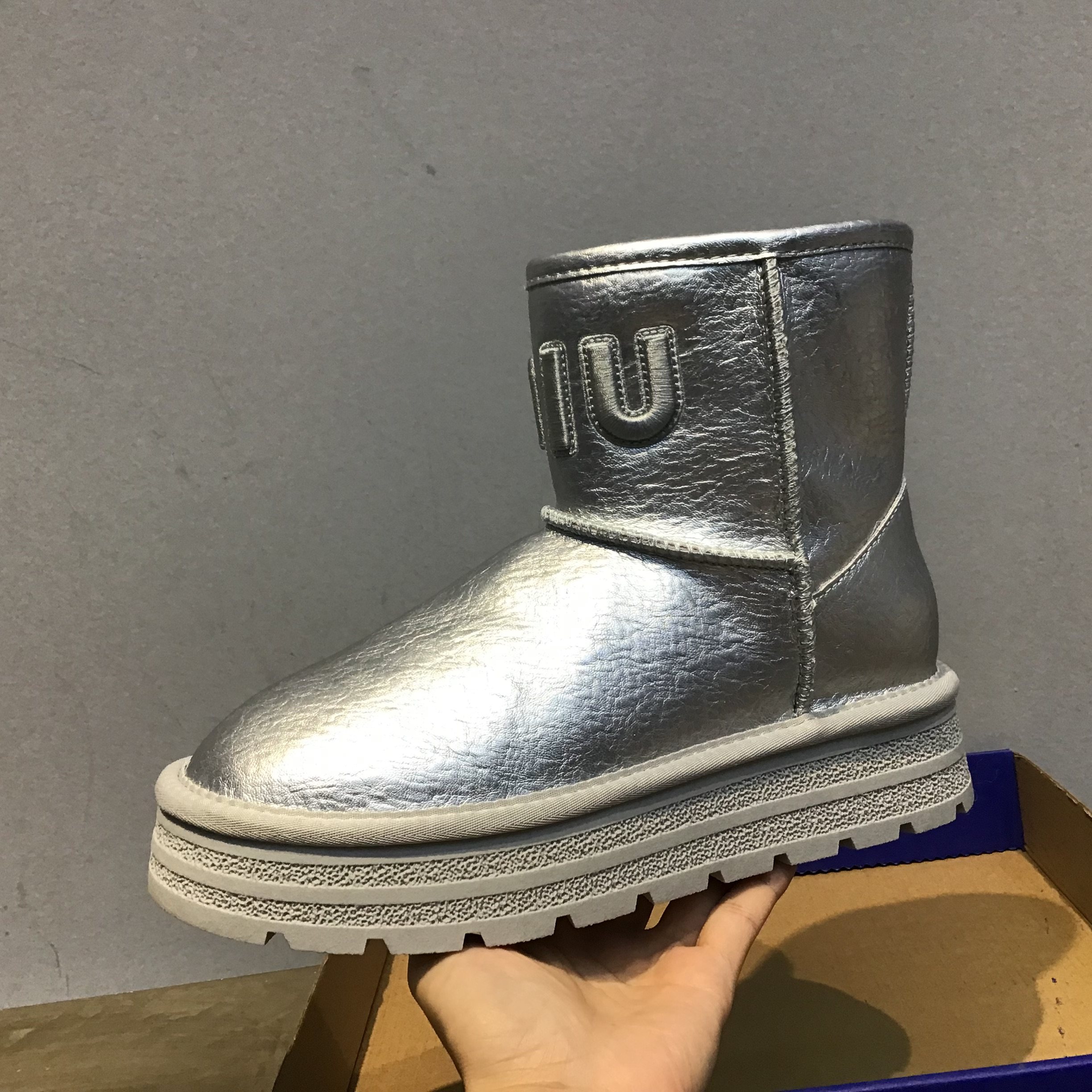 防水防滑光皮纯羊毛皮毛一体雪地