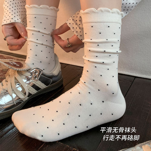 秋季OOTD白色波点花边堆堆袜学院风中筒袜松弛感搭配勃肯鞋袜子棉