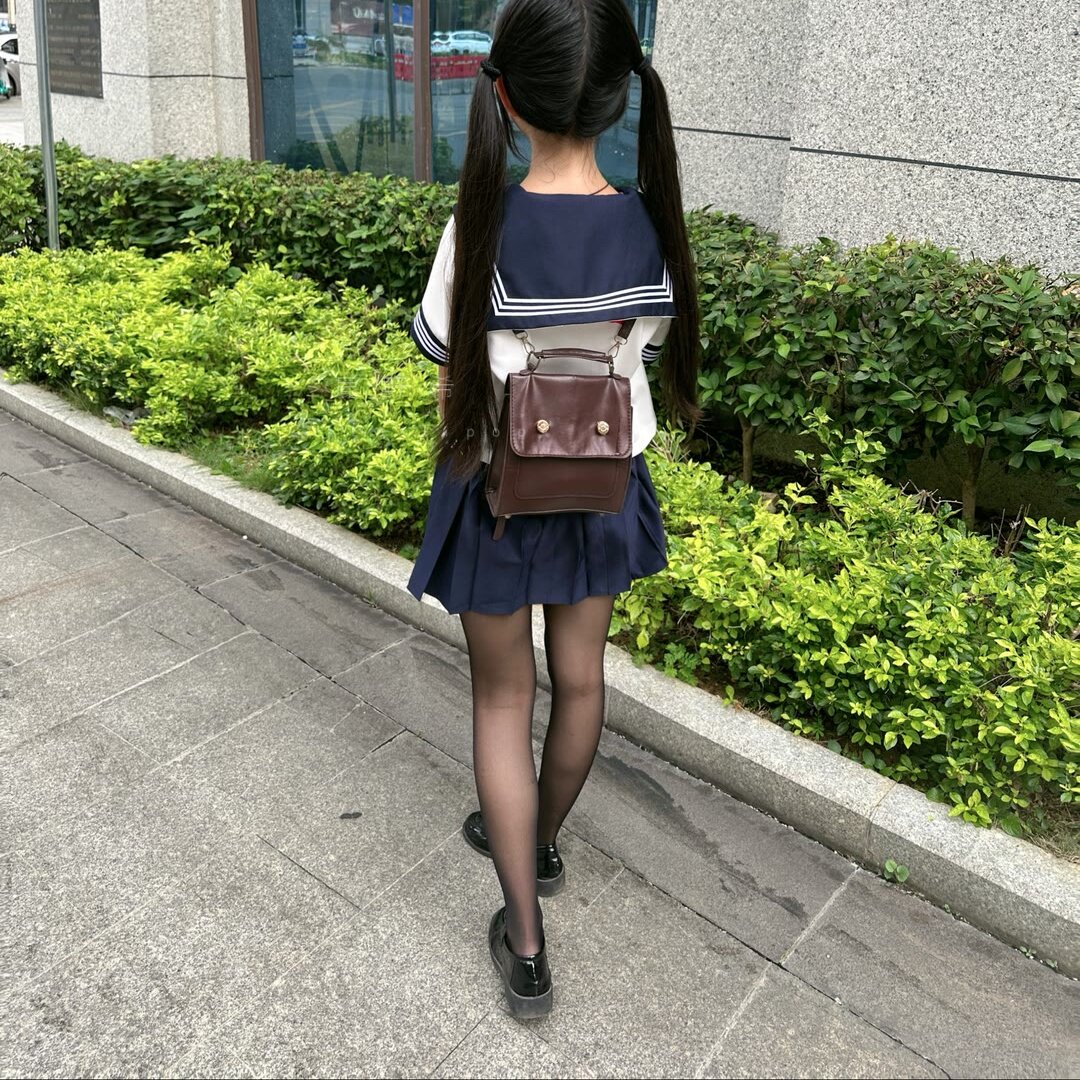 日本文艺少女百褶裙下的秘密制服黑丝完美碰撞！无痕隐形jk丝袜薄