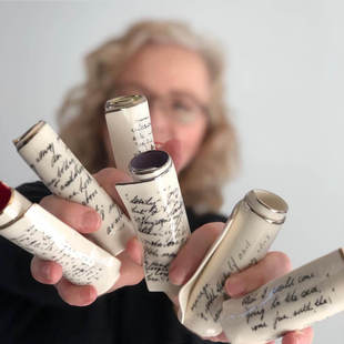 创意ins描金英文书卷造型陶瓷花插 轻奢家居装饰花器样品间摆件