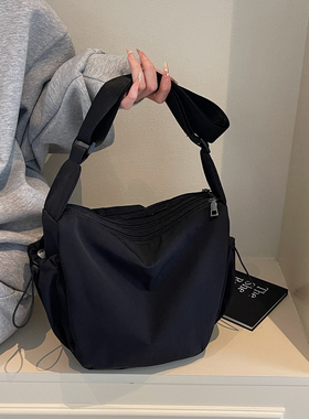 2025新款潮百搭大容量女士单肩斜挎包女休闲轻便尼龙布包t托特包