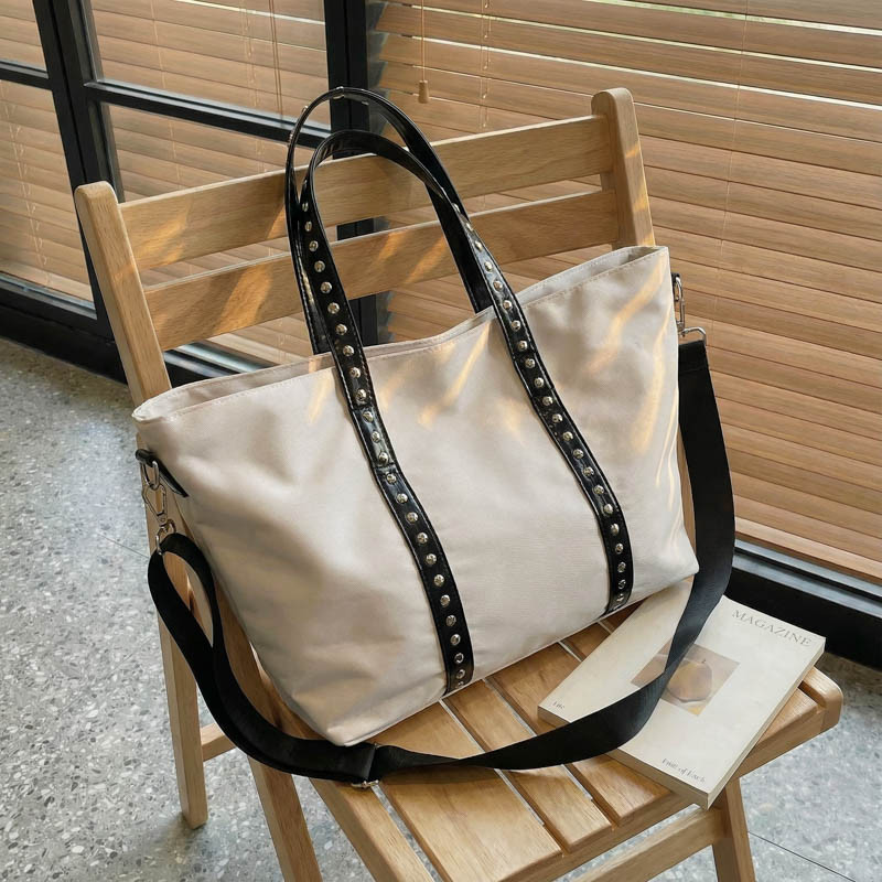 2026新款城市风帆布托特包女时尚铆钉大容量手提单肩包休闲通勤包,箱包皮具/热销女包/男包,时尚帆布包,淘宝优惠券,粉丝福利购,淘宝优惠卷