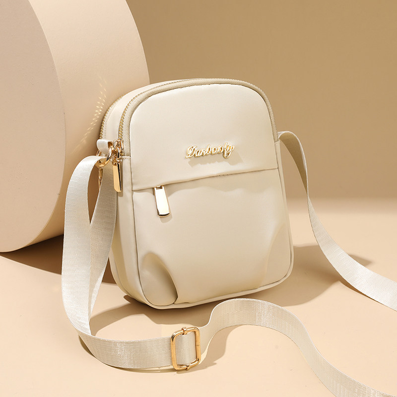 2025新款潮牛津布包女休闲百搭单肩斜挎包小包轻便防水女士手机包