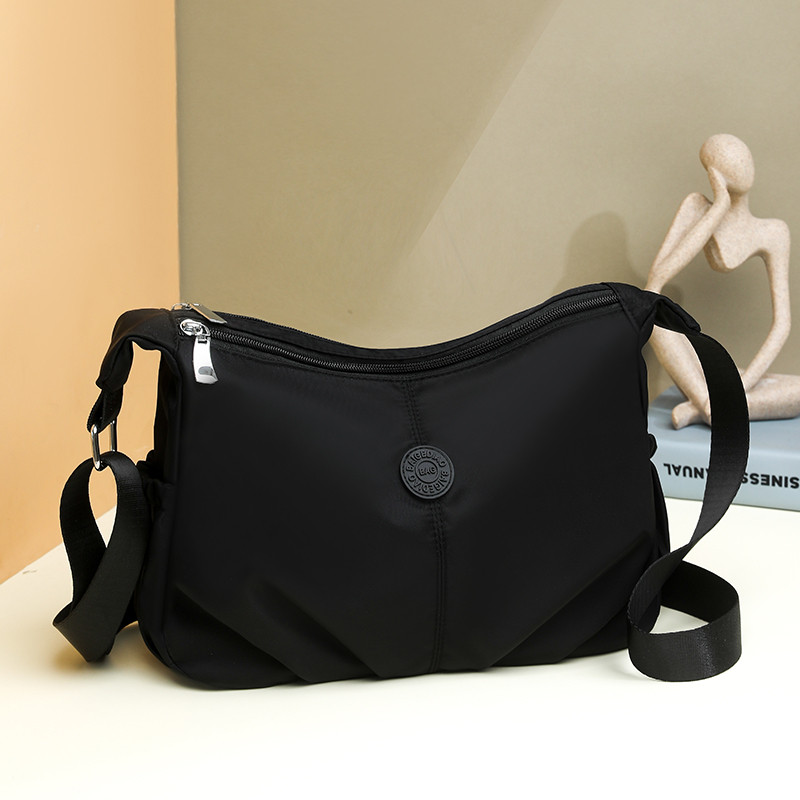 今年流行包包女2025新款时尚尼龙布包女大容量轻便百搭单肩斜挎包,箱包皮具/热销女包/男包,时尚帆布包,淘宝优惠券,粉丝福利购,淘宝优惠卷