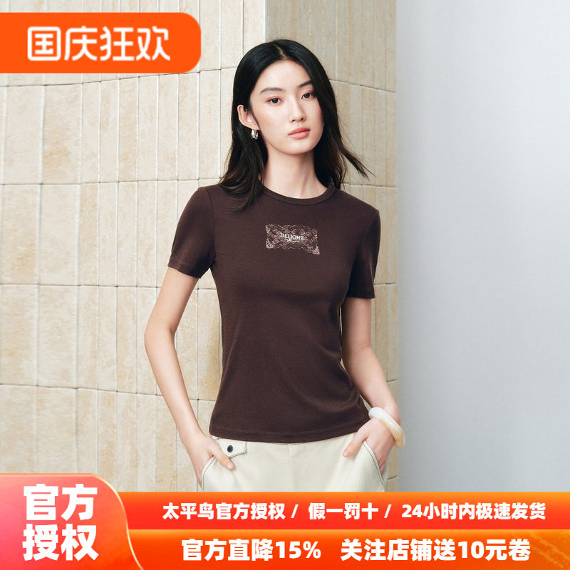 太平鸟复古时髦印花字母图案上衣女莱赛尔短款通勤修身短袖T恤女