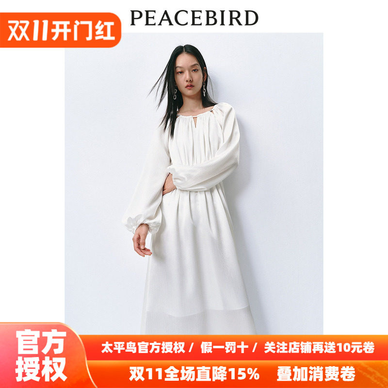 太平鸟法式镂空慵懒连衣裙2026秋新款度假风长袖雪纺飘逸长裙气质