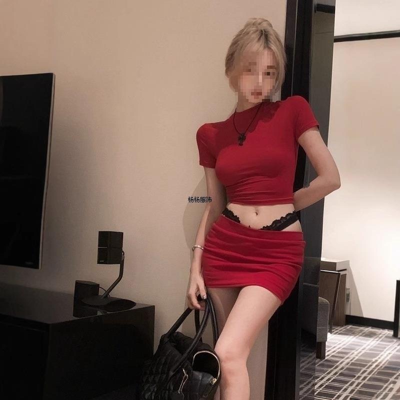 2025新款红色纯欲性感修身T恤上衣女夏季辣妹包臀显瘦短裙两件套