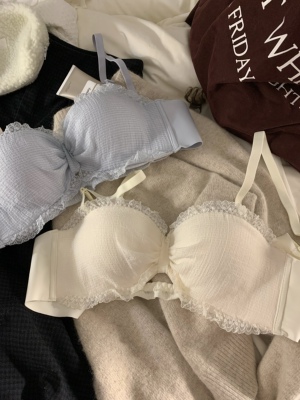 法式蕾丝小胸聚拢显大半杯内衣~